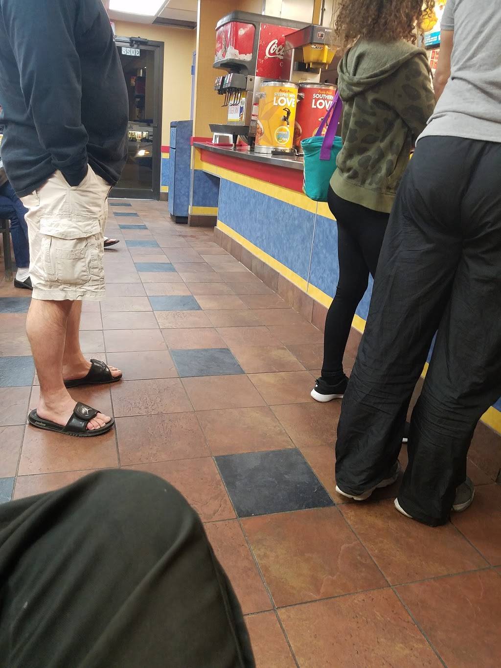 Churchs Chicken | restaurant | 3028 S 1st St, Garland, TX 75041, USA | 9722789499 OR +1 972-278-9499