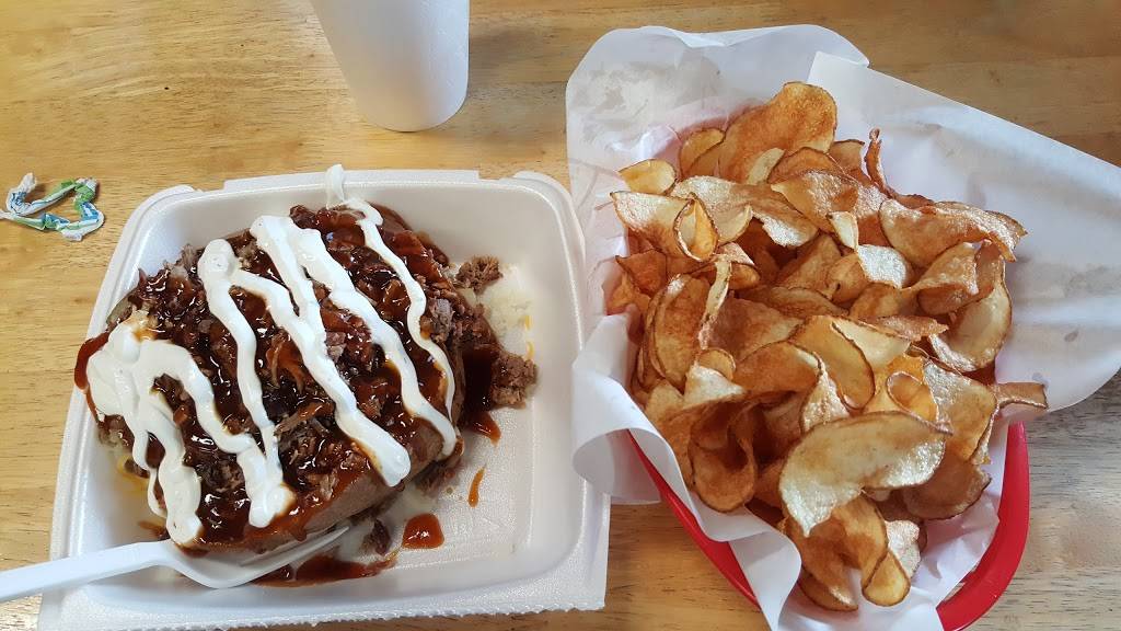 Chucks BarBQ & Burgers | restaurant | 268 FM 105, Silsbee, TX 77656, USA | 4092761100 OR +1 409-276-1100