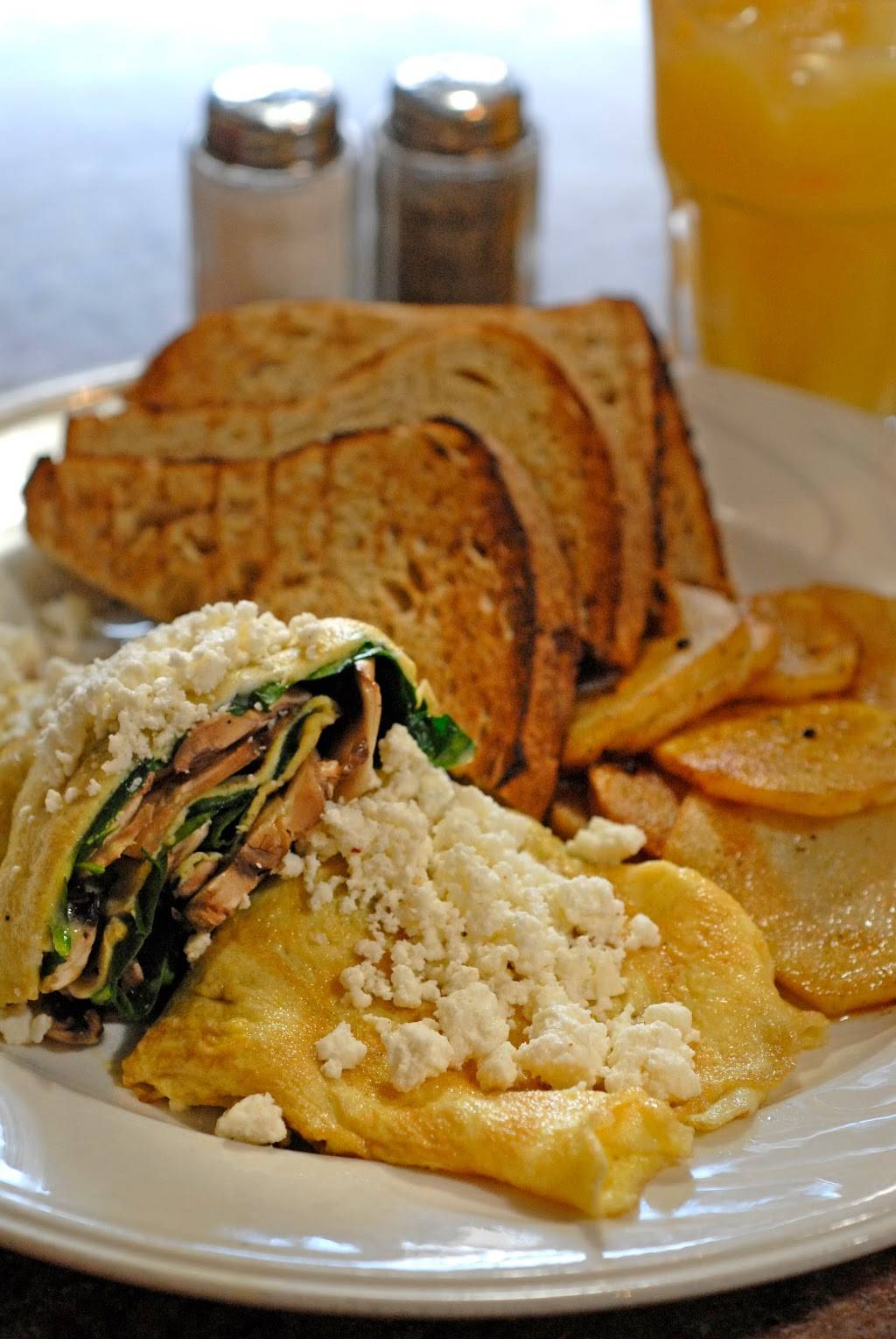 West Town Bar & Grill | restaurant | 214 Locke St S, Hamilton, ON L8P 4B4, Canada | 9055701412 OR +1 905-570-1412