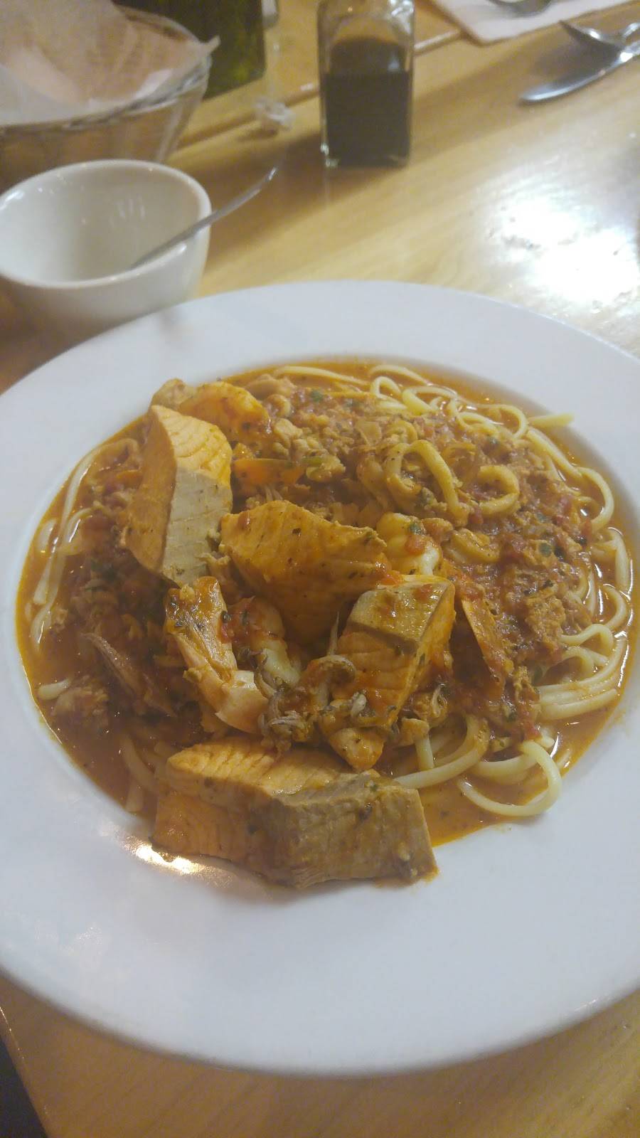 Fabrocinis Italian Kitchen | restaurant | 18608 Ventura Blvd, Tarzana, CA 91356, USA | 8183424490 OR +1 818-342-4490