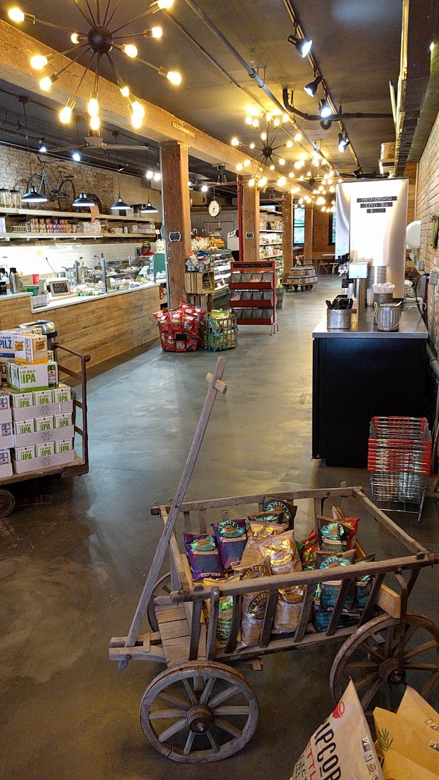 Lassen & Hennigs | restaurant | 177 Water St, Brooklyn, NY 11201, USA | 7188756272 OR +1 718-875-6272