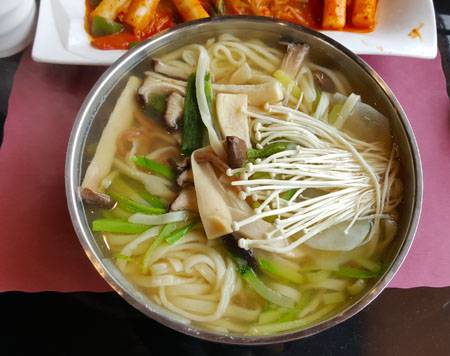 Halmae Noodle 할매칼국수 | restaurant | 413 Broad Ave, Palisades Park, NJ 07650, USA | 2014828333 OR +1 201-482-8333