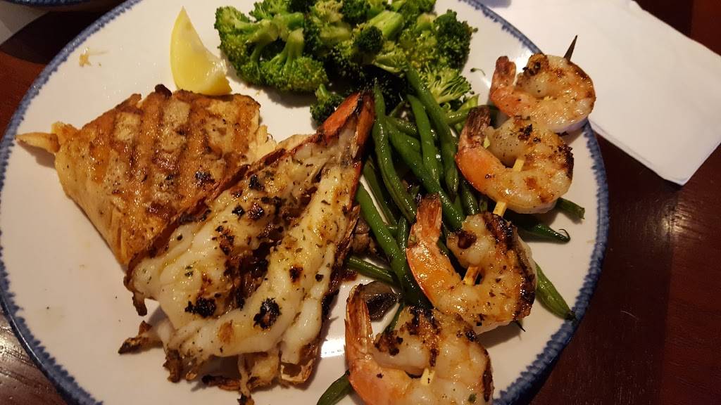 Red Lobster | restaurant | 5827 E State St, Rockford, IL 61108, USA | 8153975682 OR +1 815-397-5682