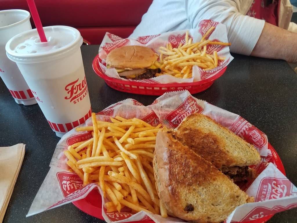 Freddys Frozen Custard & Steakburgers | restaurant | 7376 52nd Pl E, Bradenton, FL 34203, USA | 9417551982 OR +1 941-755-1982