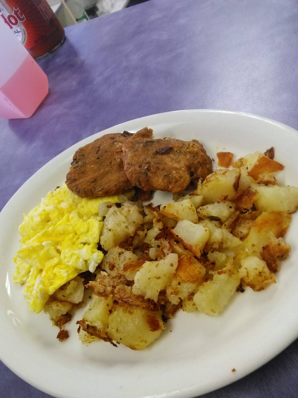 Hashbrowns Cafe | restaurant | 19458 Conant St, Detroit, MI 48234, USA | 3133660433 OR +1 313-366-0433