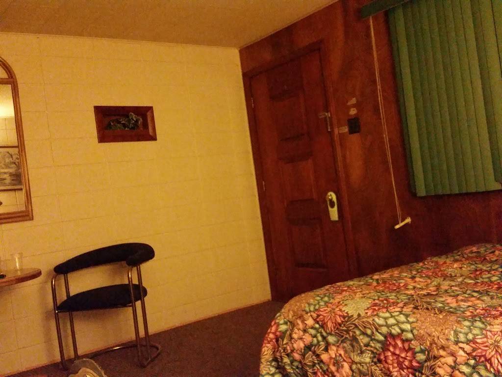 Tee Pee Motel & Restaurant | restaurant | 333 W Federal Hwy, Roscommon, MI 48653, USA | 9892750623 OR +1 989-275-0623