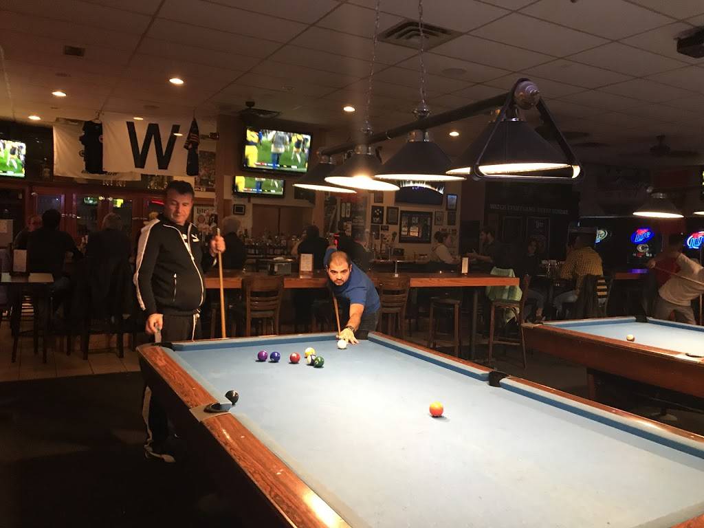 McCulloughs Pub & Billiards | restaurant | 333 Roselle Rd, Schaumburg, IL 60193, USA | 8473521700 OR +1 847-352-1700