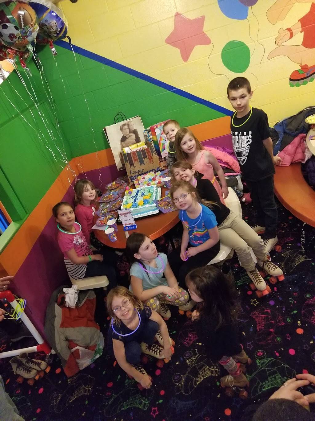 World of Wheels Skate Center | meal takeaway | 1218 Oakes Ave, Superior, WI 54880, USA | 7153921031 OR +1 715-392-1031