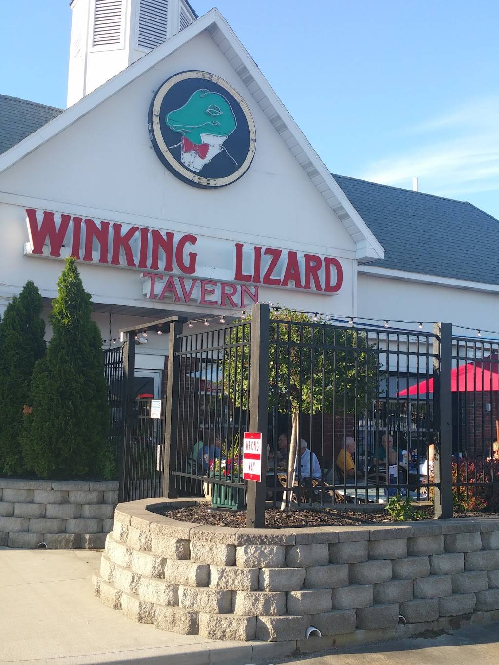 Winking Lizard | restaurant | 511 E Aurora Rd, Macedonia, OH 44056, USA | 3304676200 OR +1 330-467-6200