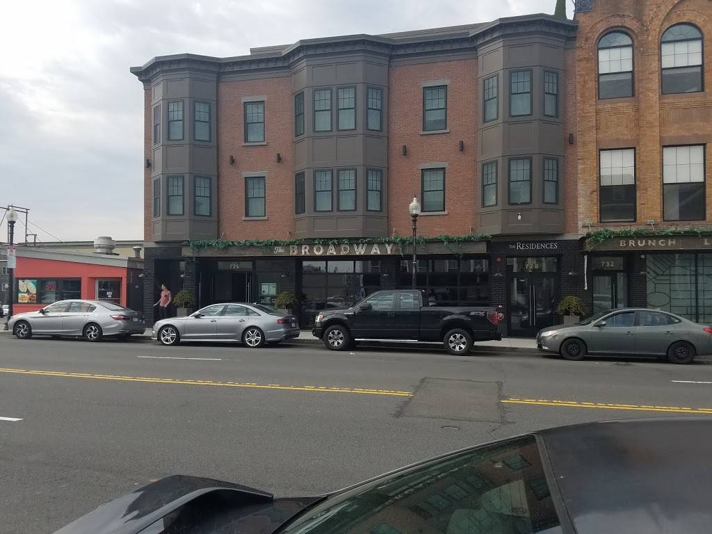 The Broadway | restaurant | 726 E Broadway, Boston, MA 02127, USA | 6173076480 OR +1 617-307-6480