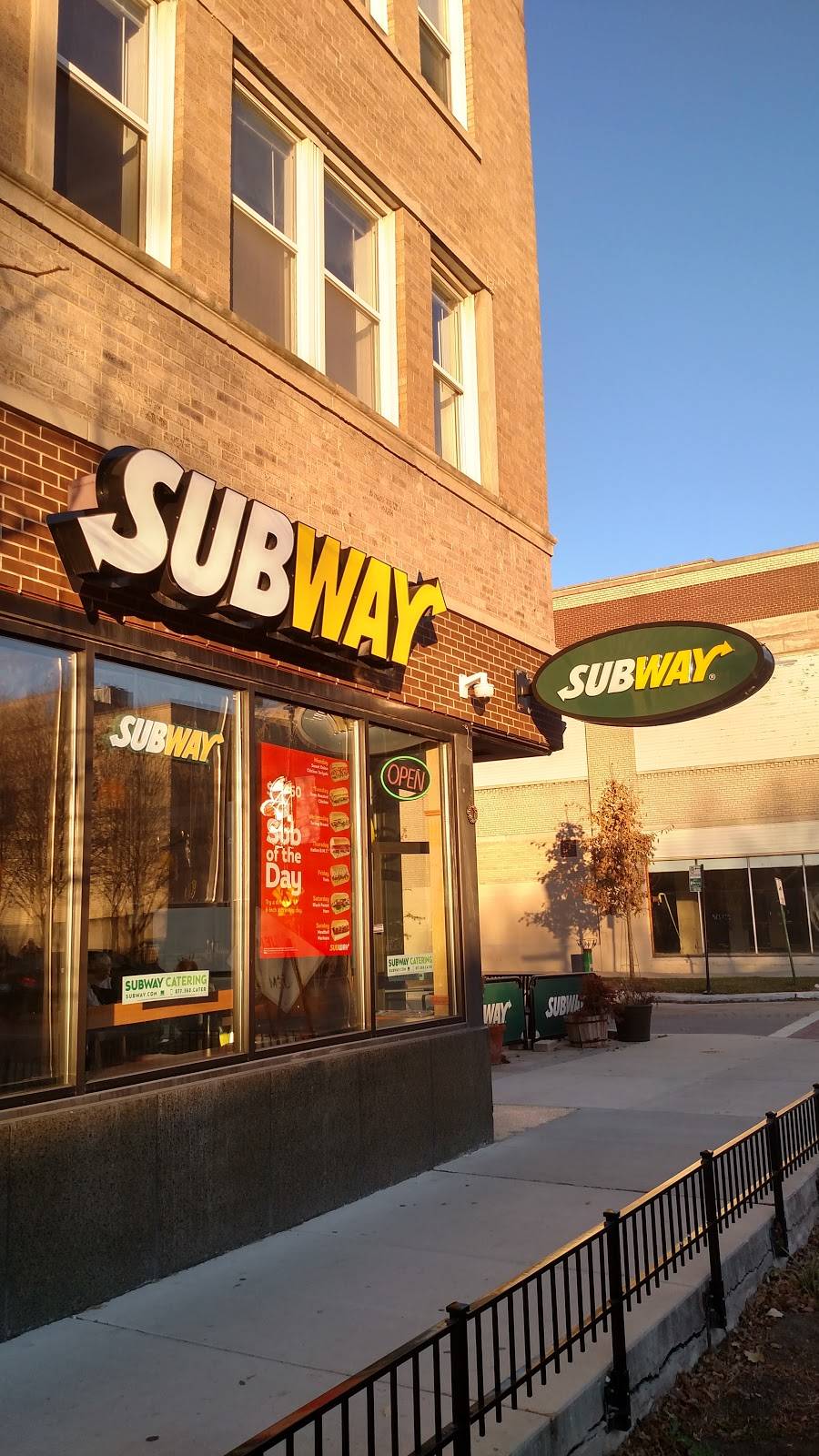Subway Restaurants | restaurant | 1938 W Lawrence Ave, Chicago, IL 60640, USA | 7735060077 OR +1 773-506-0077