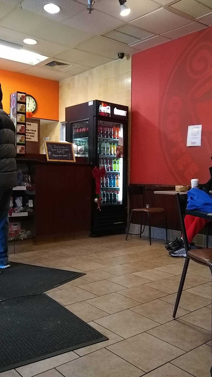 Dunkin | cafe | 63 Bank St, Waterbury, CT 06702, USA | 2035745221 OR +1 203-574-5221