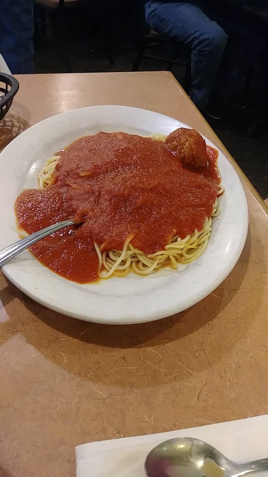 Scennas Family Restaurant | restaurant | 1901 N State St, Girard, OH 44420, USA | 3305458984 OR +1 330-545-8984