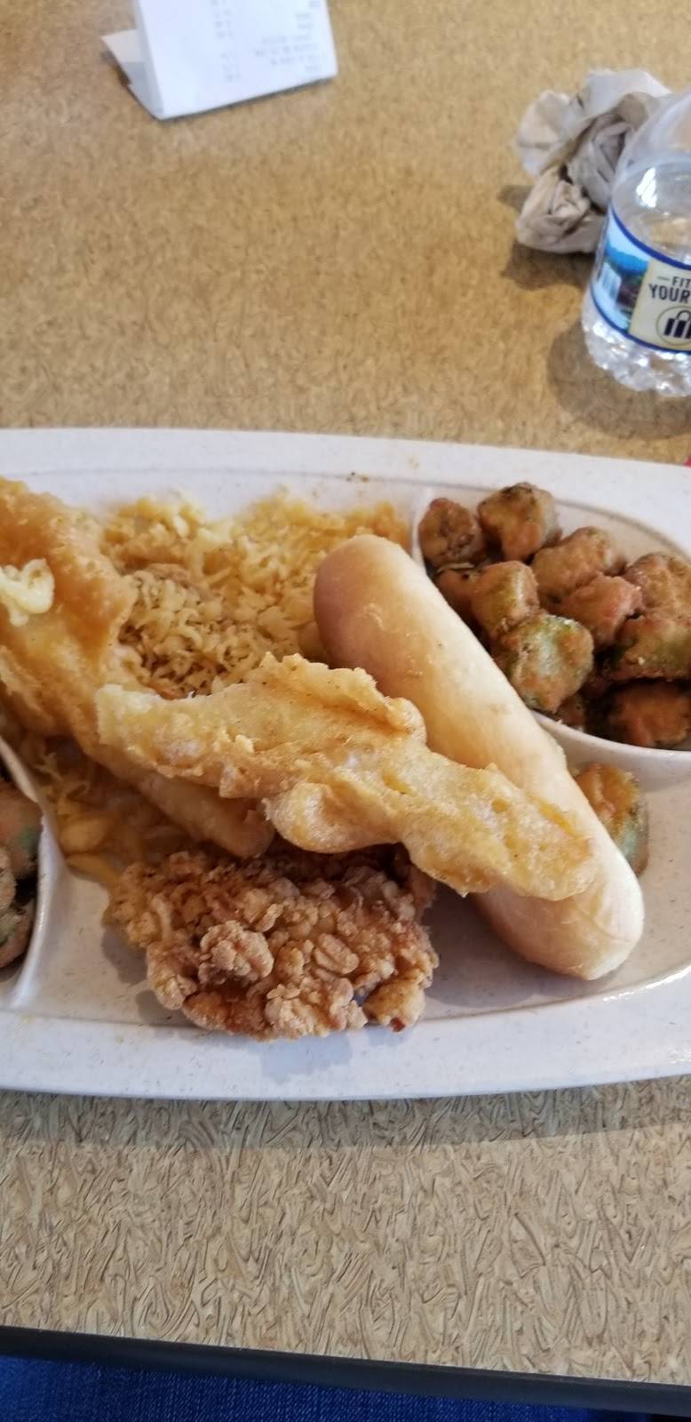 Captain Ds | restaurant | 2085 7th St S, Clanton, AL 35045, USA | 2057558999 OR +1 205-755-8999