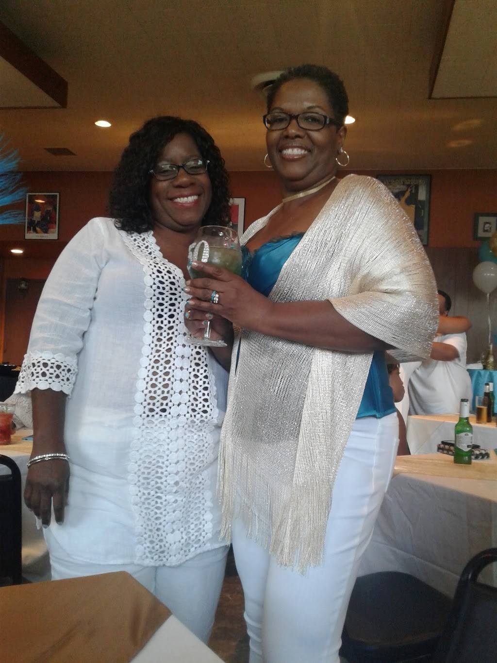 Jovial Club | restaurant | 5022, 9615 S Commercial Ave, Chicago, IL 60617, USA | 7733751203 OR +1 773-375-1203