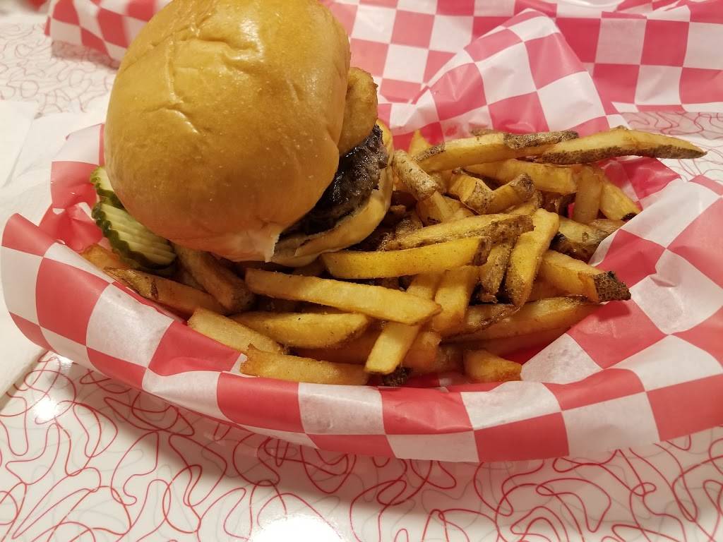 The Classic Garage | restaurant | 2111 3rd St, Eau Claire, WI 54703, USA | 7155987200 OR +1 715-598-7200