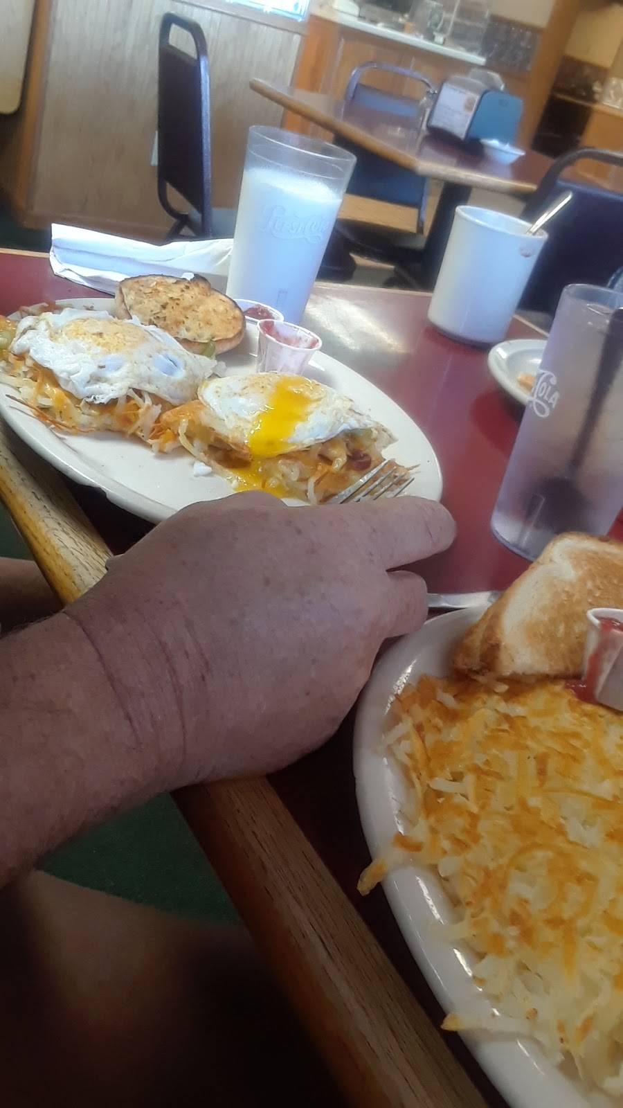 Red Maple Eatery | restaurant | 12 Robertson Rd, Luck, WI 54853, USA | 7154728987 OR +1 715-472-8987