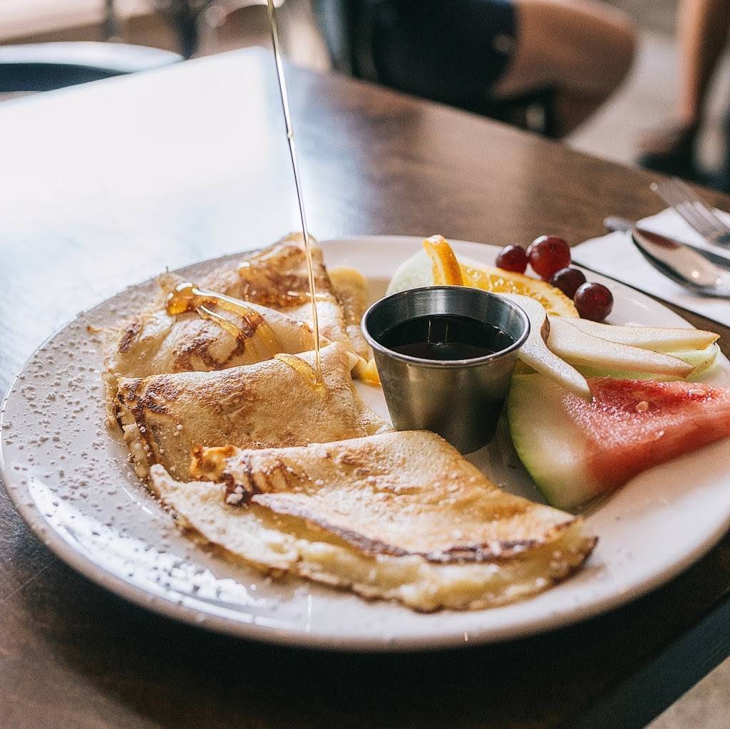 Le Lendemain dveille | restaurant | 7467 Rue St-Hubert, Montréal, QC H2R 2N5, Canada | 5142718484 OR +1 514-271-8484