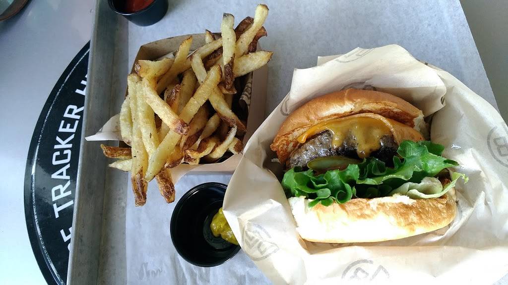 D-Luxe Burger | restaurant | 1524 Buena Vista Dr, Orlando, FL 32830, USA | 4079343110 OR +1 407-934-3110