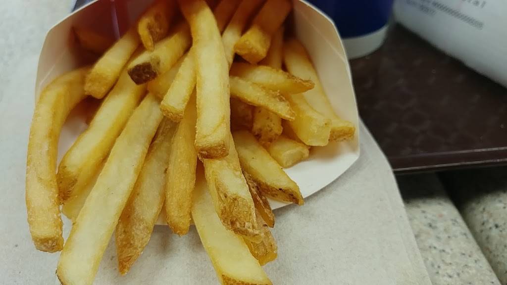 Wendys | restaurant | 413 S Cedar St, Lansing, MI 48912, USA | 5174845776 OR +1 517-484-5776