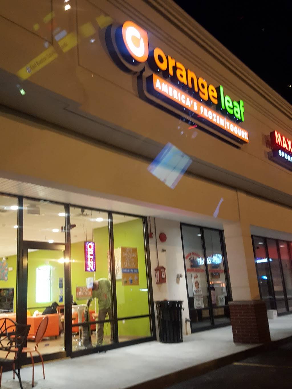 Orange Leaf Frozen Yogurt & Ice Cream | restaurant | 124 Broadway Ste B, Saugus, MA 01906, USA | 7815585644 OR +1 781-558-5644