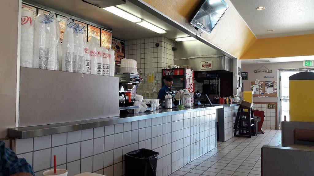 Chris Burgers | restaurant | 28325 Winchester Rd, Winchester, CA 92596, USA | 9519262323 OR +1 951-926-2323