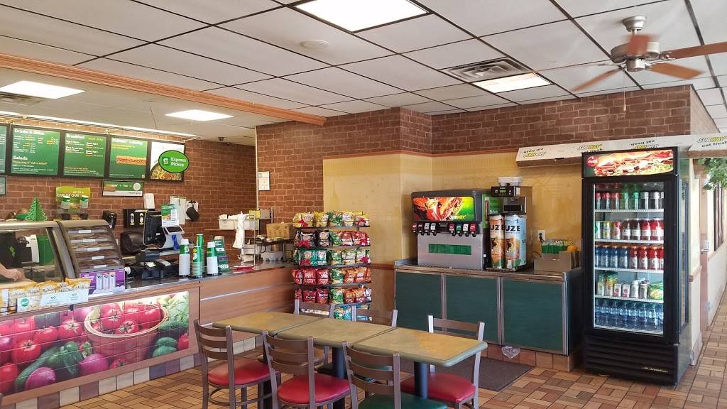 Subway Restaurants | restaurant | 1820 FM 51 S Ste 3, Hollys Center, Decatur, TX 76234, USA | 9406276616 OR +1 940-627-6616