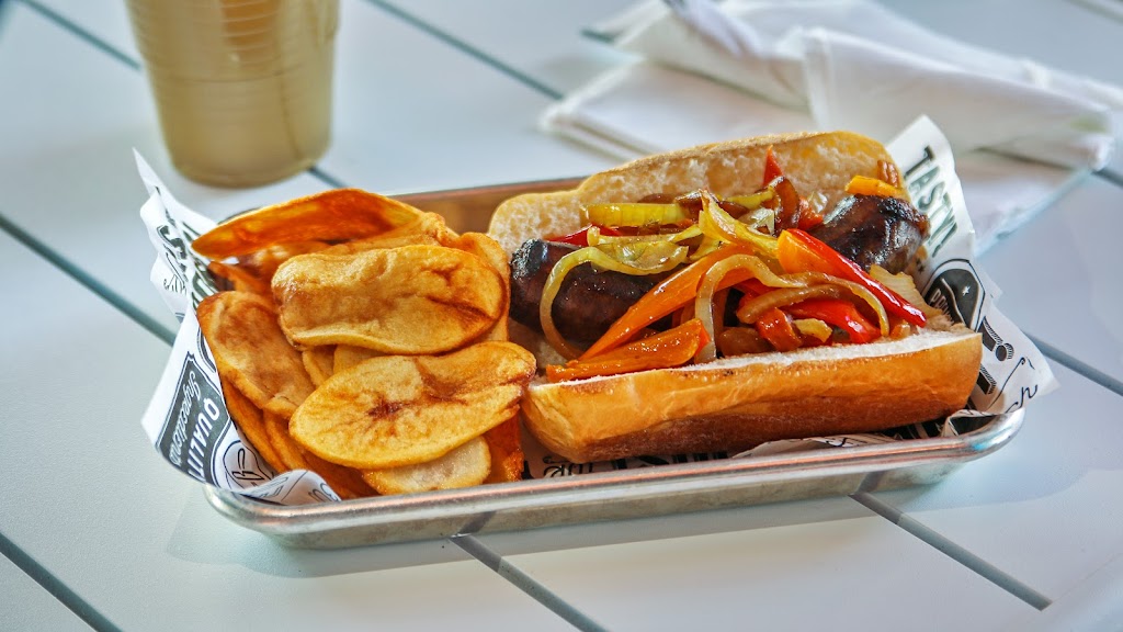 Dog Pier Hot Dog Shop | restaurant | 3121 Beach Blvd S, Gulfport, FL 33707, USA | 7278260650 OR +1 727-826-0650