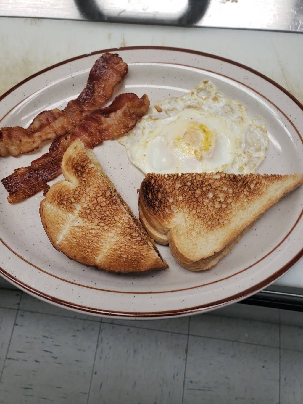 The Family Cafe | restaurant | 3900 E 14th St, Des Moines, IA 50313, USA | 5152142995 OR +1 515-214-2995