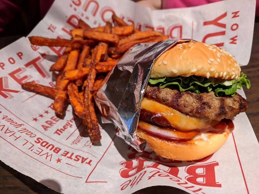 Red Robin Gourmet Burgers and Brews | restaurant | 1050 Ed Noble Pkwy, Norman, OK 73072, USA | 4053210440 OR +1 405-321-0440