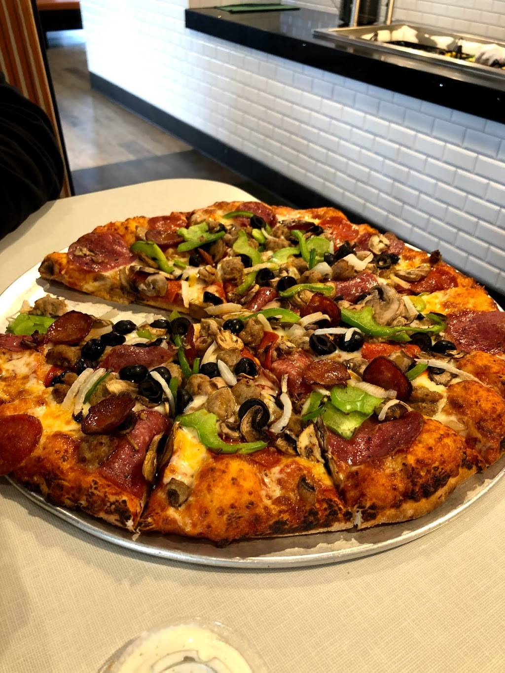 Round Table Pizza | meal delivery | 1691 E Noble Ave, Visalia, CA 93292, USA | 5596258753 OR +1 559-625-8753