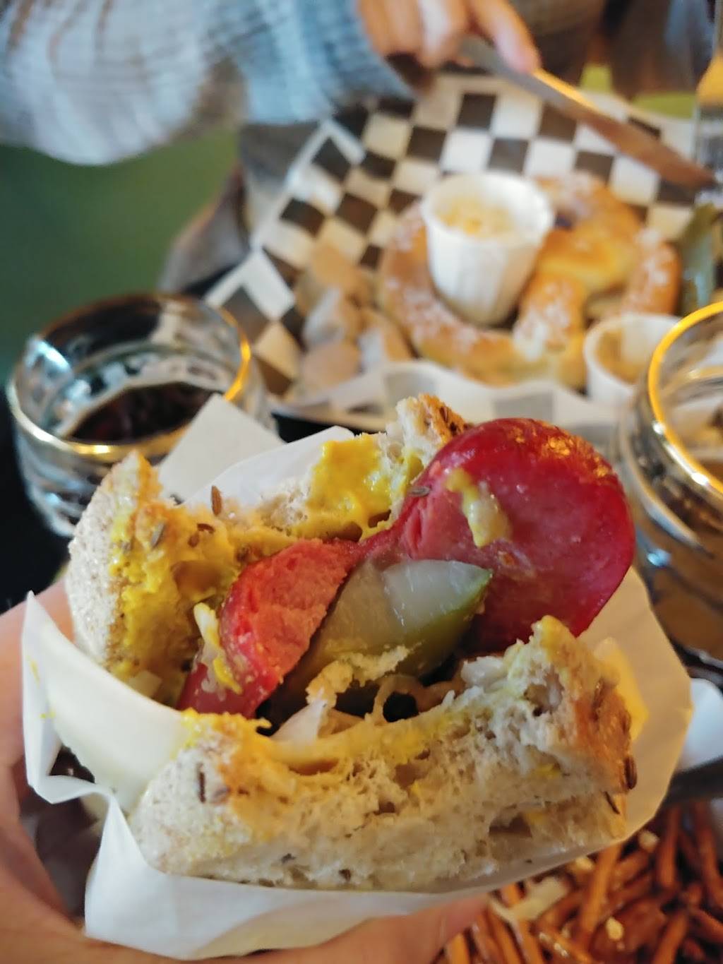 Yoerg Beer | restaurant | 378 Maria Ave, St Paul, MN 55106, USA | 6513302076 OR +1 651-330-2076