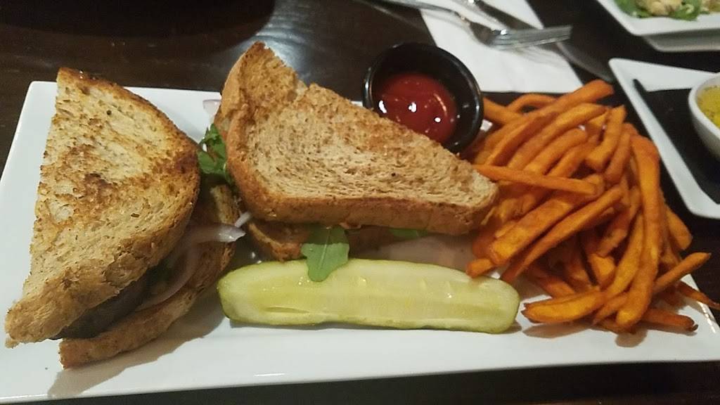 Precinct 10 | restaurant | 110 Main St, Weymouth, MA 02188, USA | 7813350010 OR +1 781-335-0010