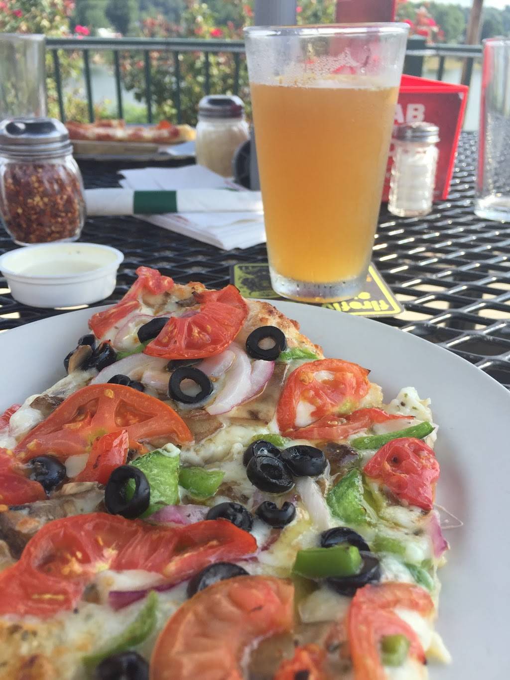 Foxs Pizza Den | restaurant | 500 E Main St, Pomeroy, OH 45769, USA | 7409929040 OR +1 740-992-9040