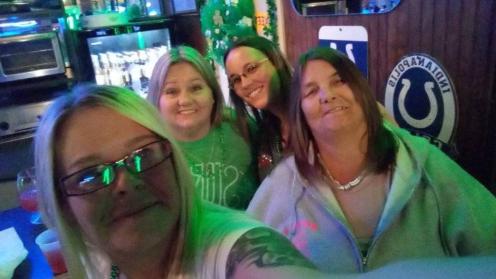 Riff Raffs | restaurant | 2409 English Ave, Indianapolis, IN 46203, USA | 3174232383 OR +1 317-423-2383