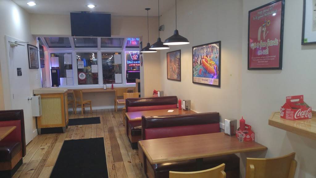 Dog House Grill | restaurant | 1534 N Wells St, Chicago, IL 60610, USA | 3126313737 OR +1 312-631-3737