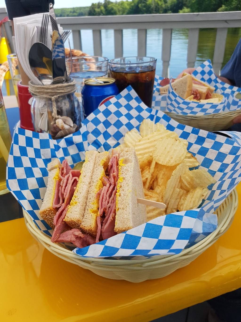 Marina Knowlton | restaurant | 78 Rue Benoit, Knowlton, QC J0E 1V0, Canada | 4502435453 OR +1 450-243-5453