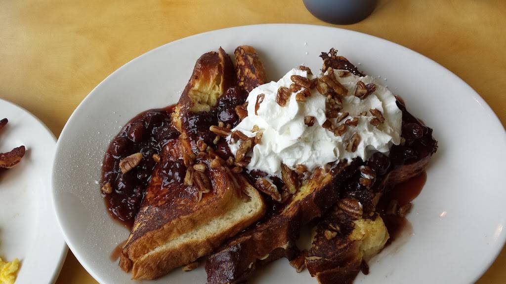 Half Day Cafe | restaurant | 1 Wyoming Ave, Wyoming, OH 45215, USA | 5138212323 OR +1 513-821-2323