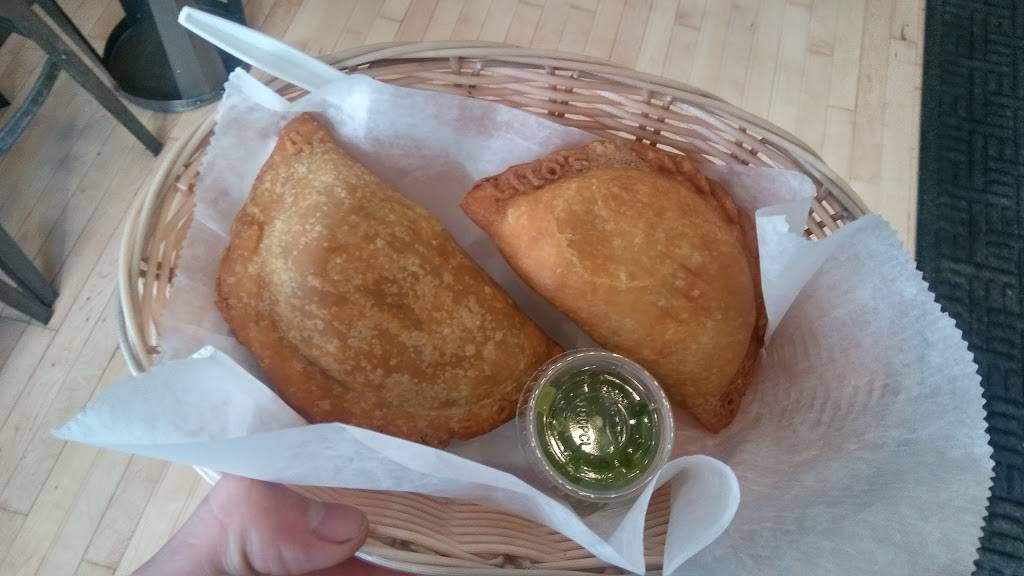 Litos Empanadas | restaurant | 2566 N Clark St, Chicago, IL 60614, USA | 7738571337 OR +1 773-857-1337