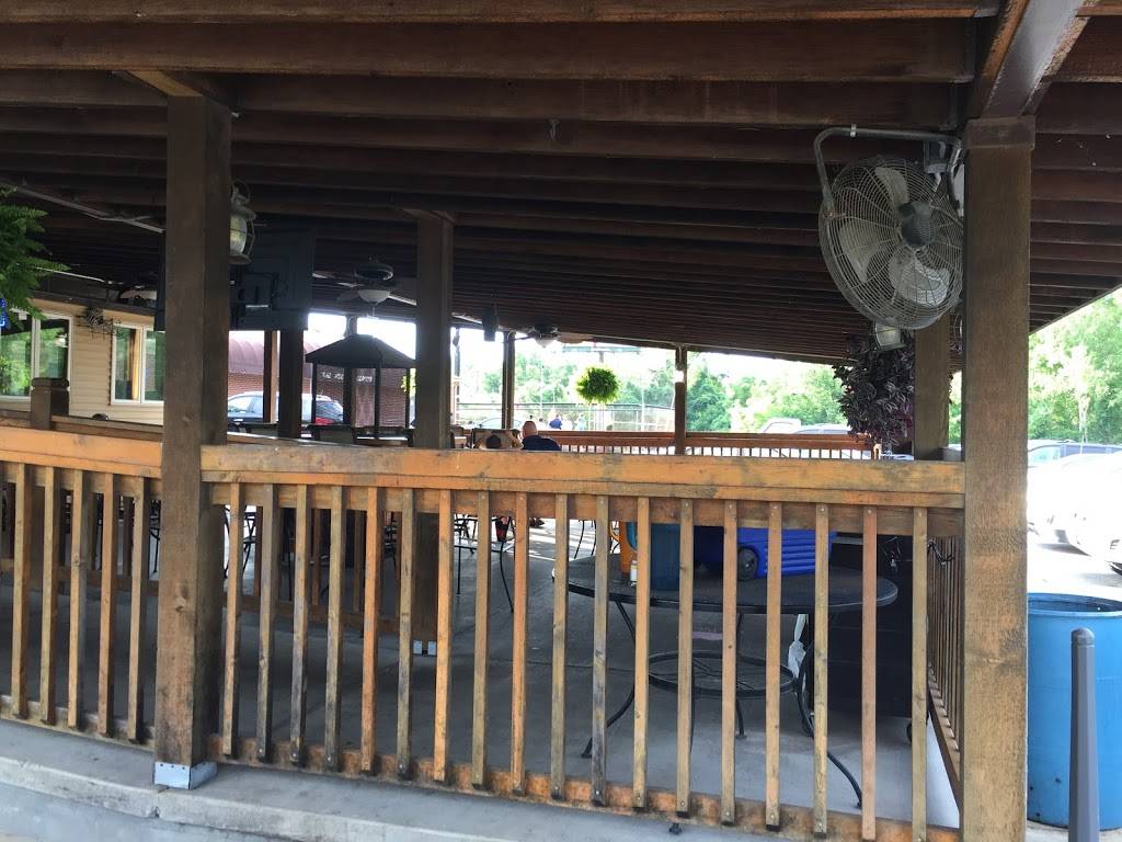 Alton Sports Tap | restaurant | 3812 College Ave, Alton, IL 62002, USA | 6184652539 OR +1 618-465-2539