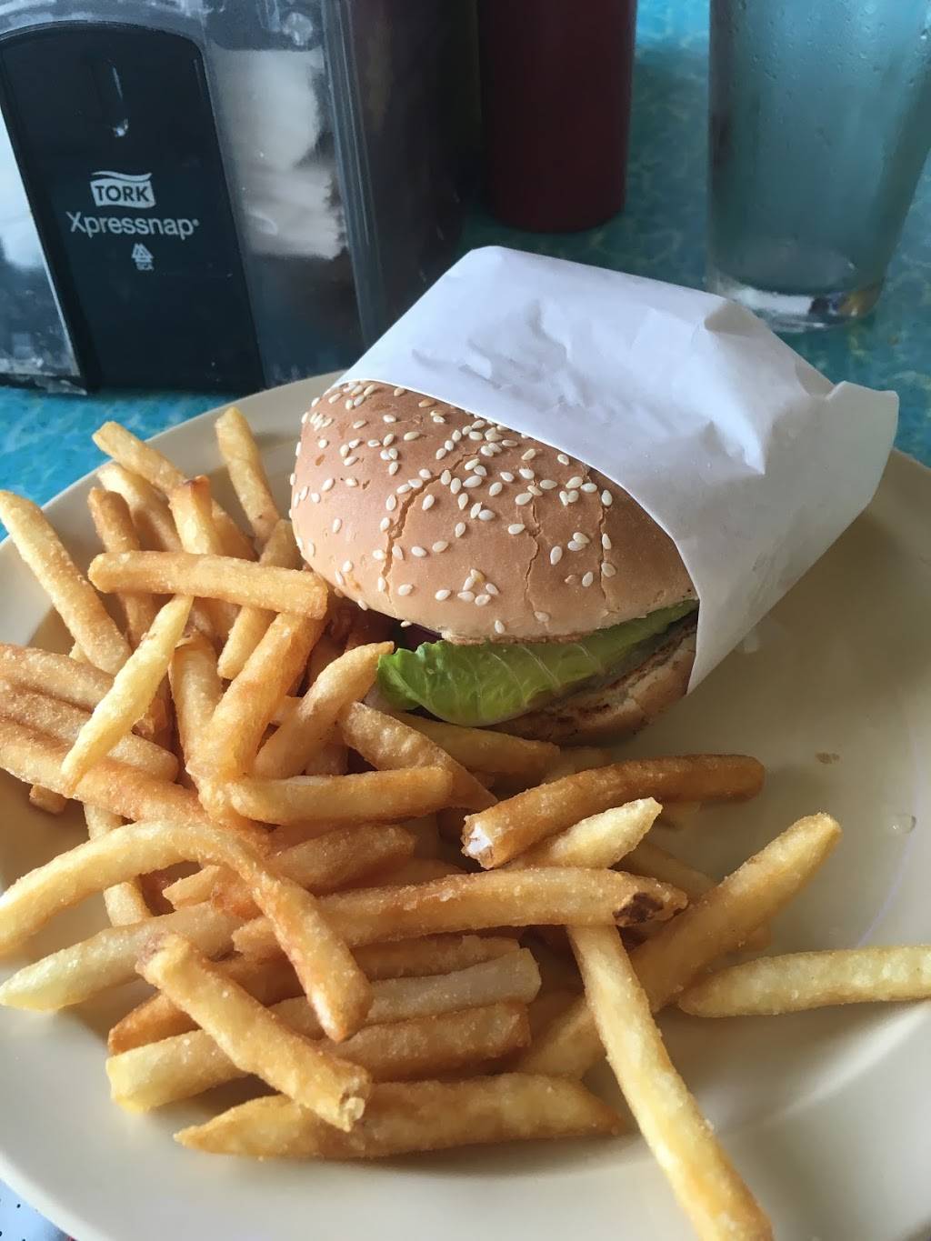 Hook Line & Sinker Seafood | restaurant | 2077 N Oxnard Blvd, Oxnard, CA 93036, USA | 8056041715 OR +1 805-604-1715