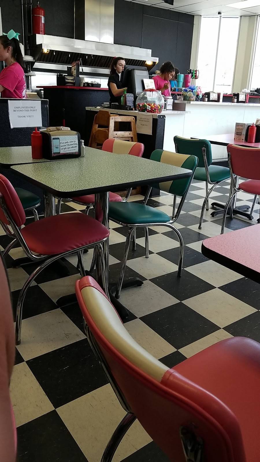 Hwy 55 Burgers Shakes & Fries | restaurant | 106 C, N New River Dr, Surf City, NC 28445, USA | 9103282111 OR +1 910-328-2111