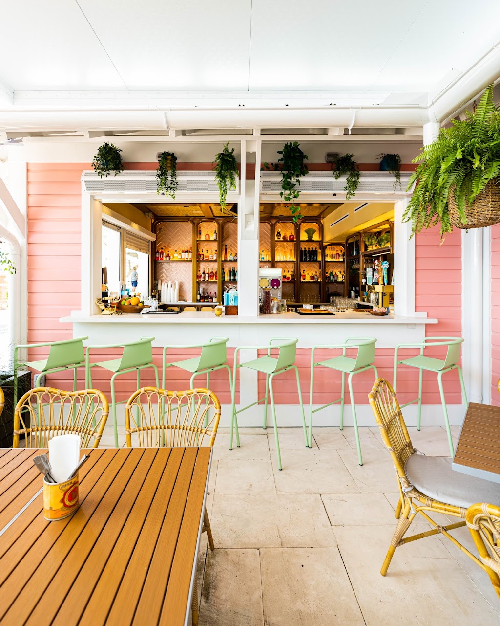 The Daytrader Tiki Bar and Restaurant | restaurant | 2236 E County Hwy 30A Unit 4 & 5, Seaside, FL 32459, USA | 8502738189 OR +1 850-273-8189