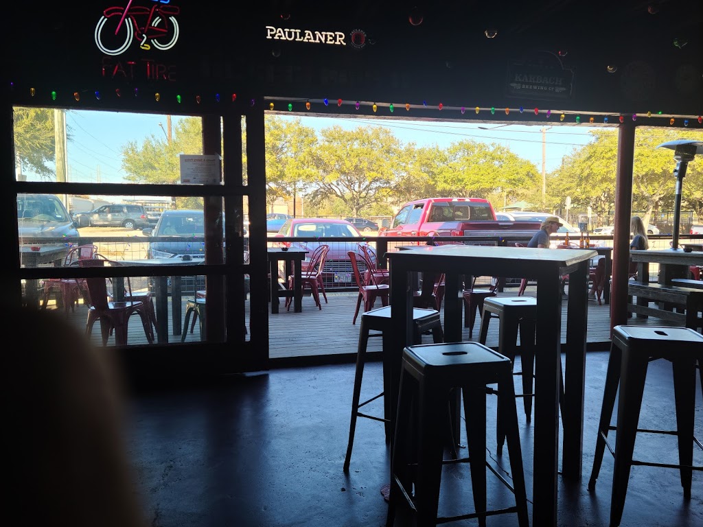 Little Woodrows Bellaire | restaurant | 4235 Bellaire Blvd, Houston, TX 77025, USA | 7136615282 OR +1 713-661-5282