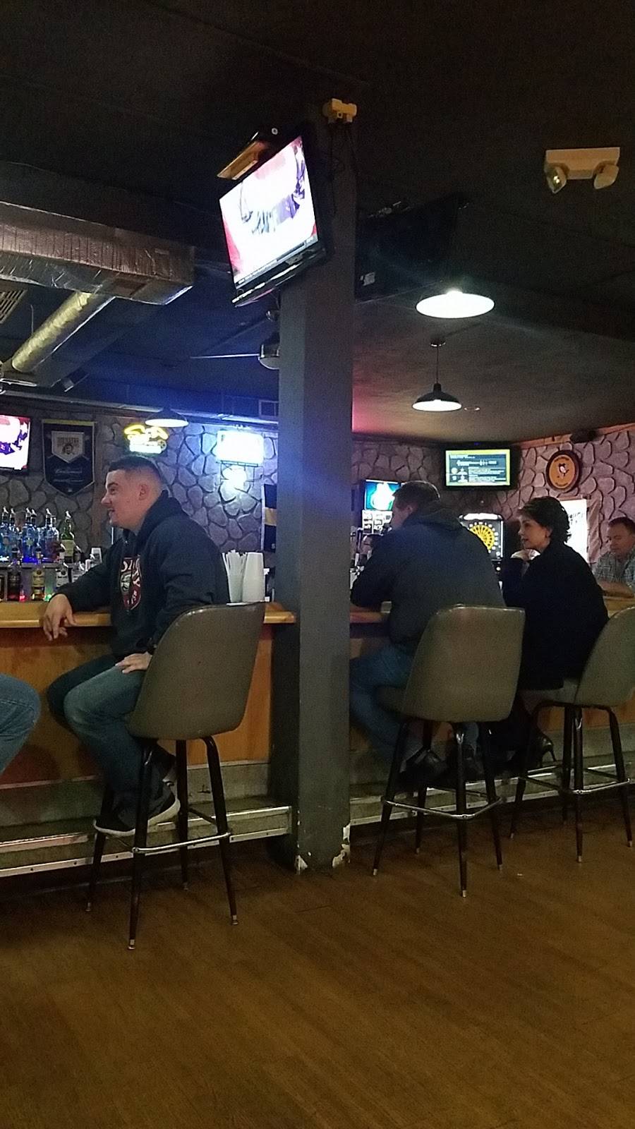 Shulligans Sports Bar & Grill | restaurant | 2422 Brodhead Rd, Aliquippa, PA 15001, USA | 7243752920 OR +1 724-375-2920