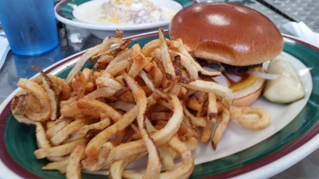 Barneys Family Diner | restaurant | 108 E Michigan Ave, Grass Lake, MI 49240, USA | 5175228897 OR +1 517-522-8897