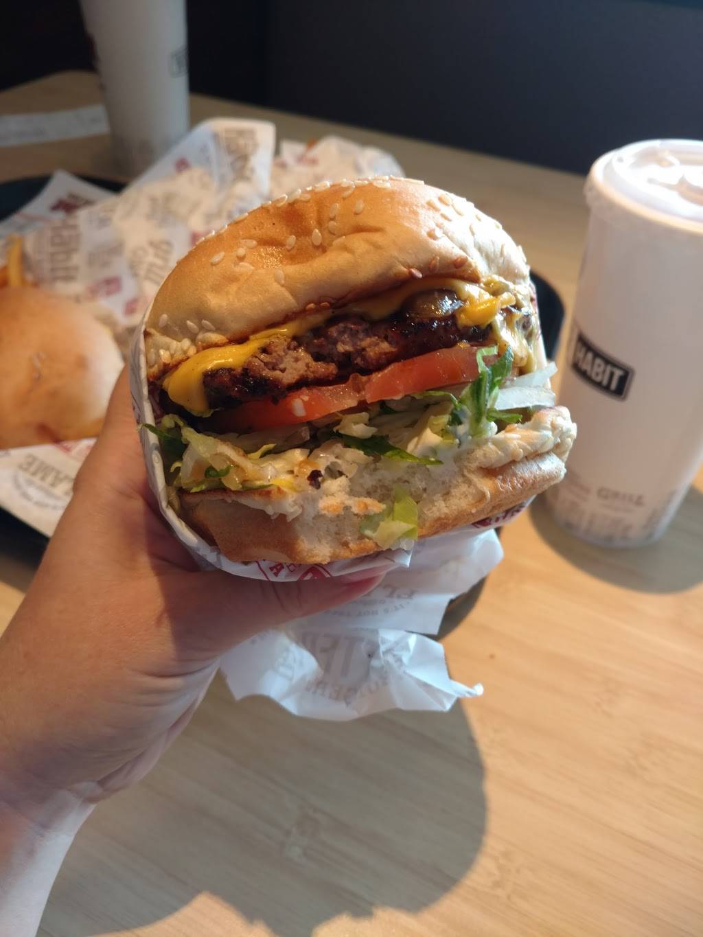 The Habit Burger Grill | restaurant | 178 NJ-35, Eatontown, NJ 07724, USA | 7325445401 OR +1 732-544-5401