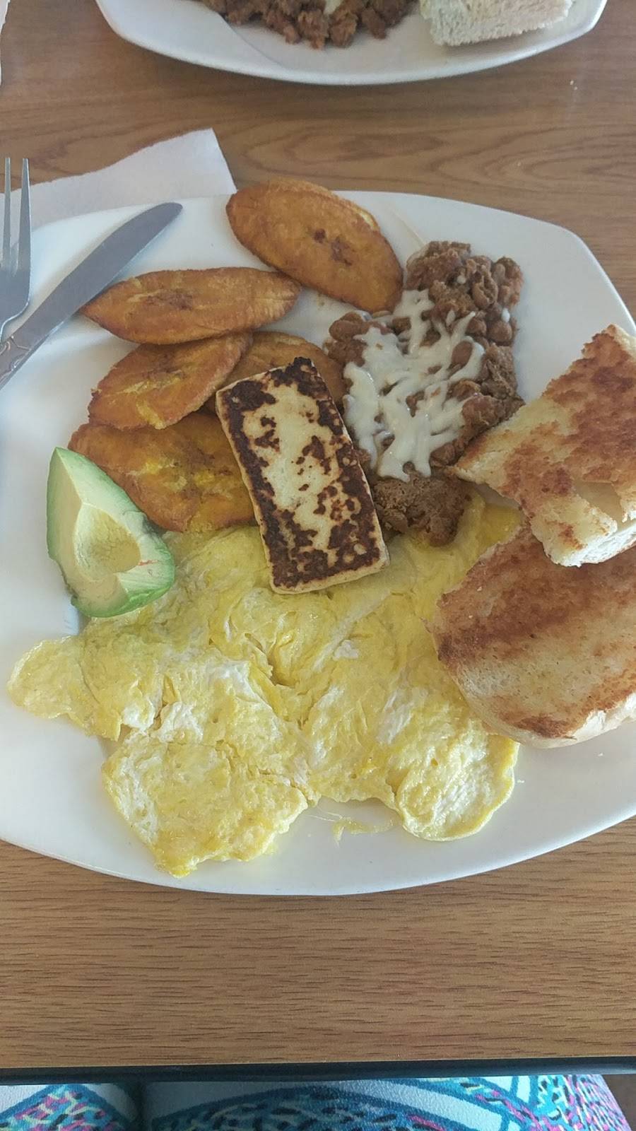 Dabenis Latin Restaurant | restaurant | 239 E Michigan St, Orlando, FL 32806, USA | 4074226888 OR +1 407-422-6888