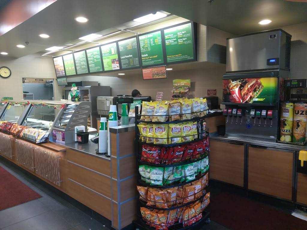 Subway Restaurants | restaurant | Suite 2, Door 3, 2828 Country Club Blvd, Stockton, CA 95204, USA | 2094513985 OR +1 209-451-3985