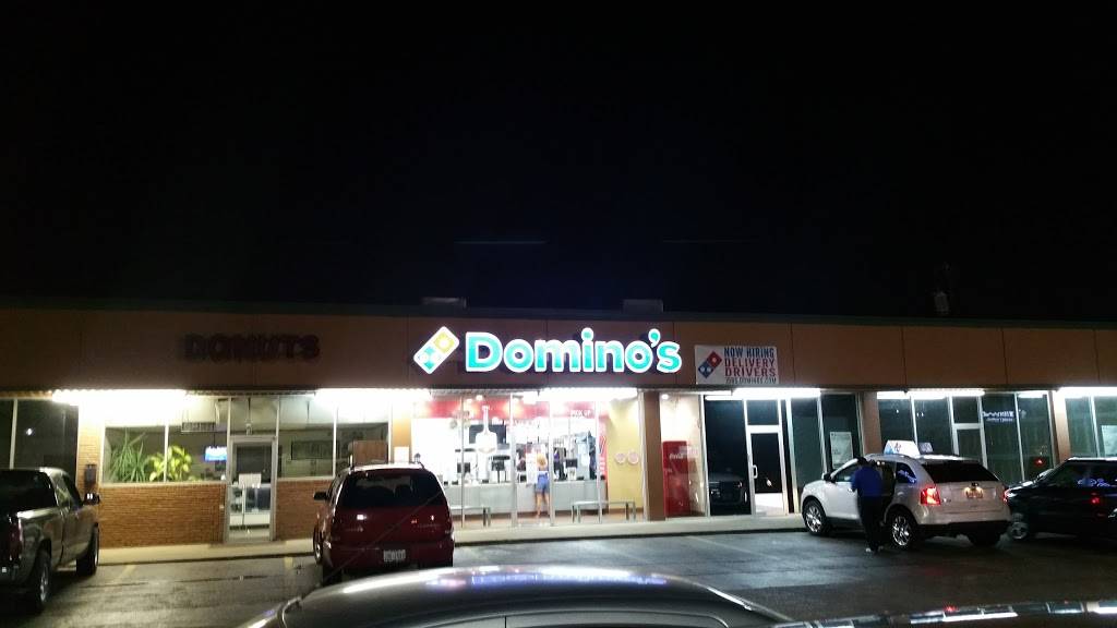 Dominos Pizza | meal delivery | 1820 W Mockingbird Ln Ste 10, Dallas, TX 75235, USA | 2146347900 OR +1 214-634-7900